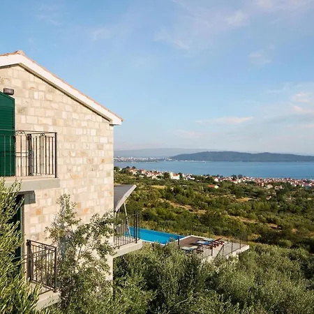 Seven Gems Kastela